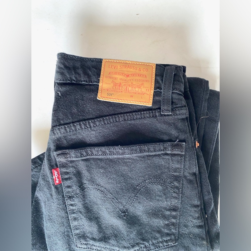 NWOT Black Levi’s straight leg jeans
